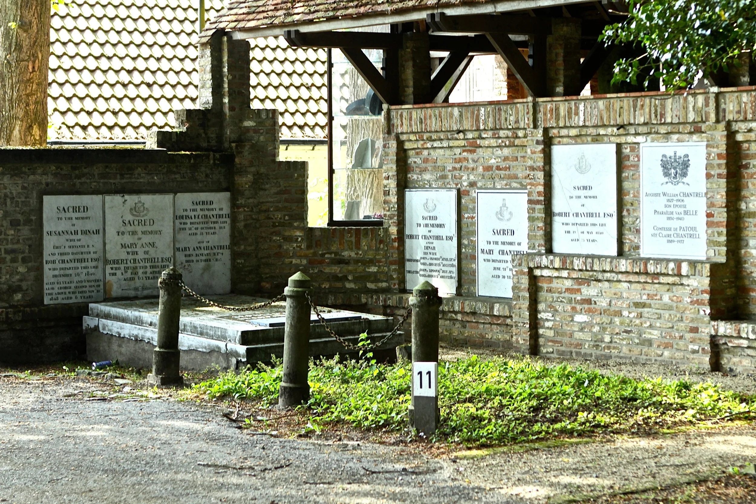 Foto stedelijke begraafplaats. Familie Chantrell, vak 11.&nbsp; Stadsbezit.