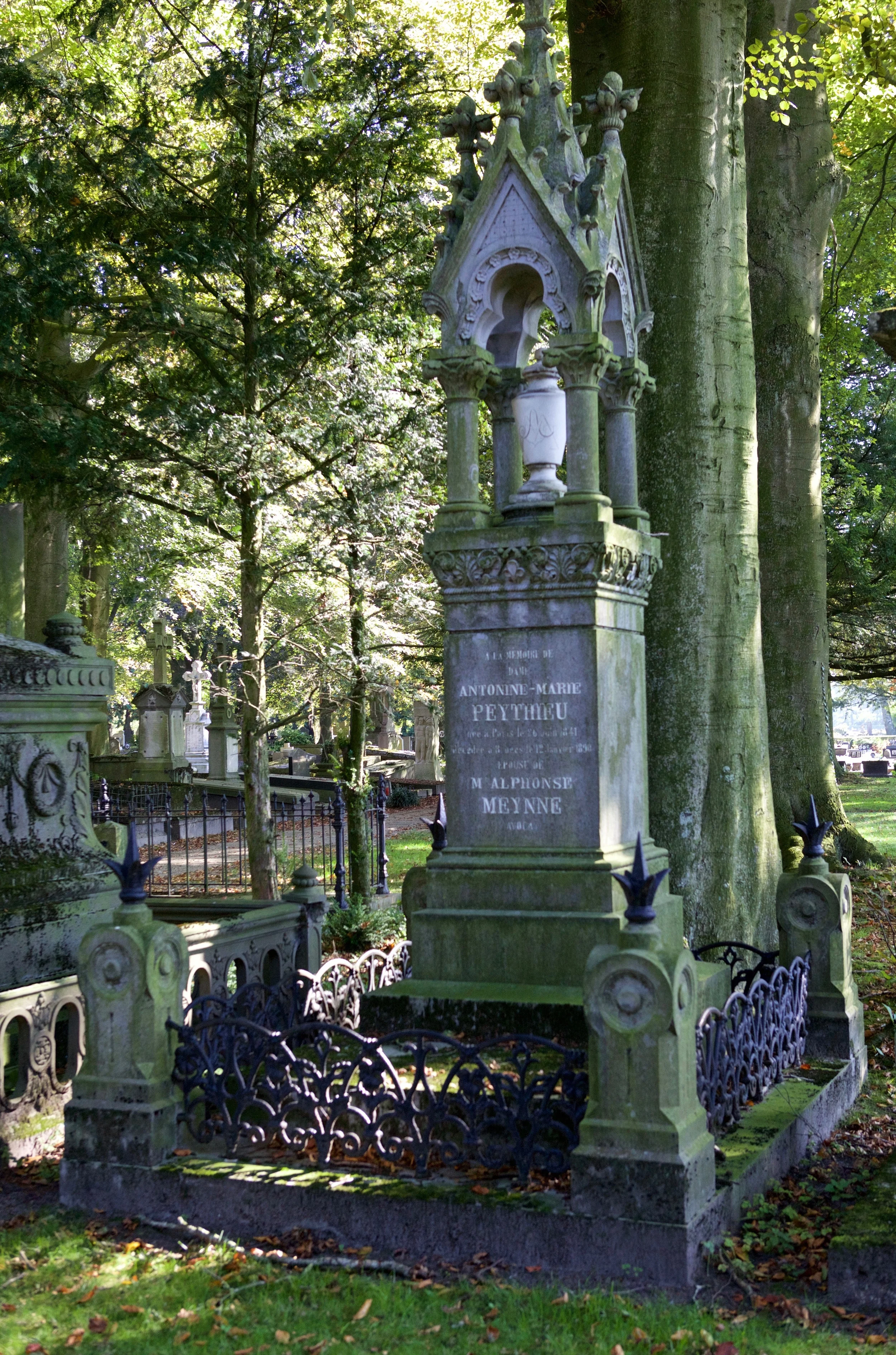 Foto stedelijke begraafplaats. &nbsp;Epouse&nbsp;Alphonse Meynne, vak 41