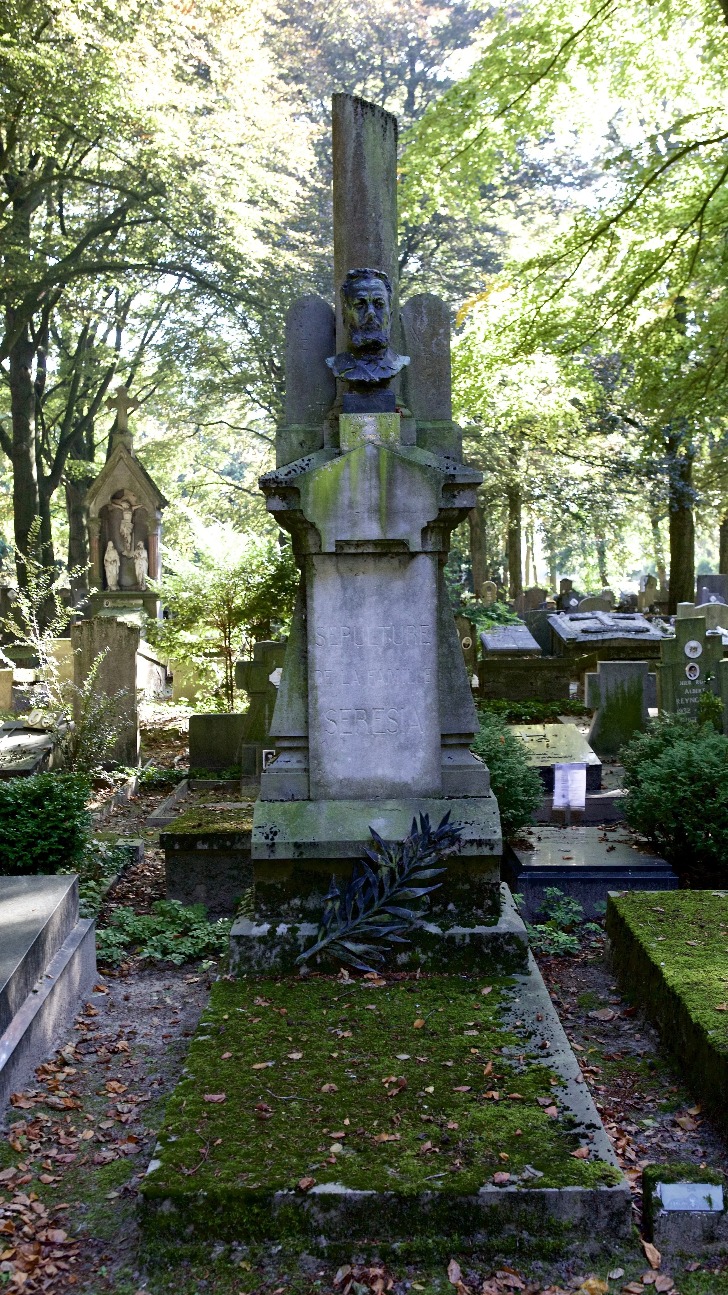 Foto stedelijke begraafplaats.&nbsp; Raymond Seresia, vak 46/13.&nbsp; Stadsbezit.